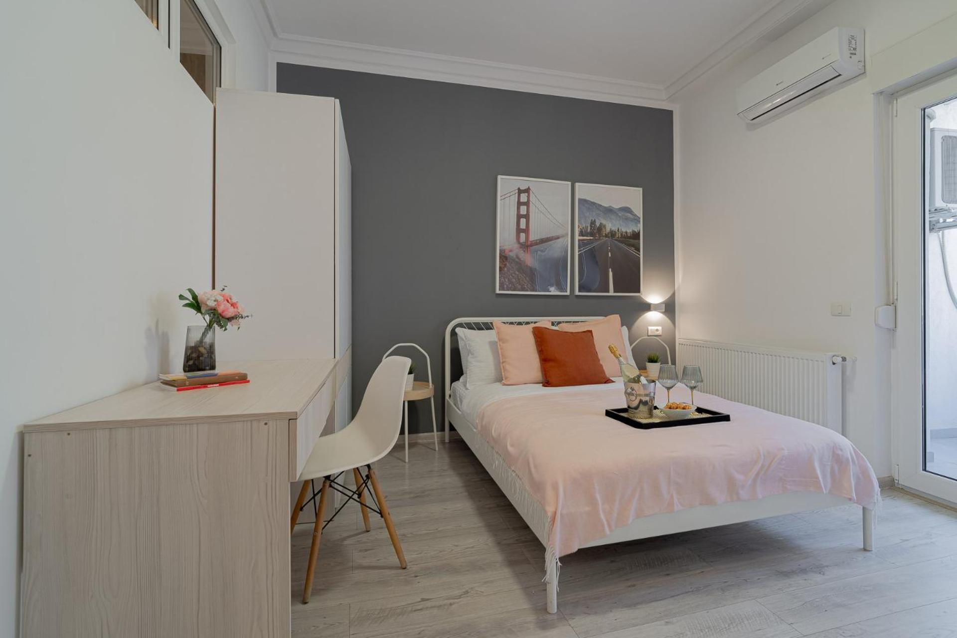 4br Sanctuary Near Cismigiu Park & Piata Universitatii Apartment